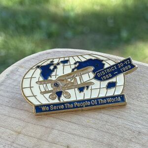 Lions Club Lapel Pin District‎ 20-Y2 1988-1989 We Serve The People Of The World